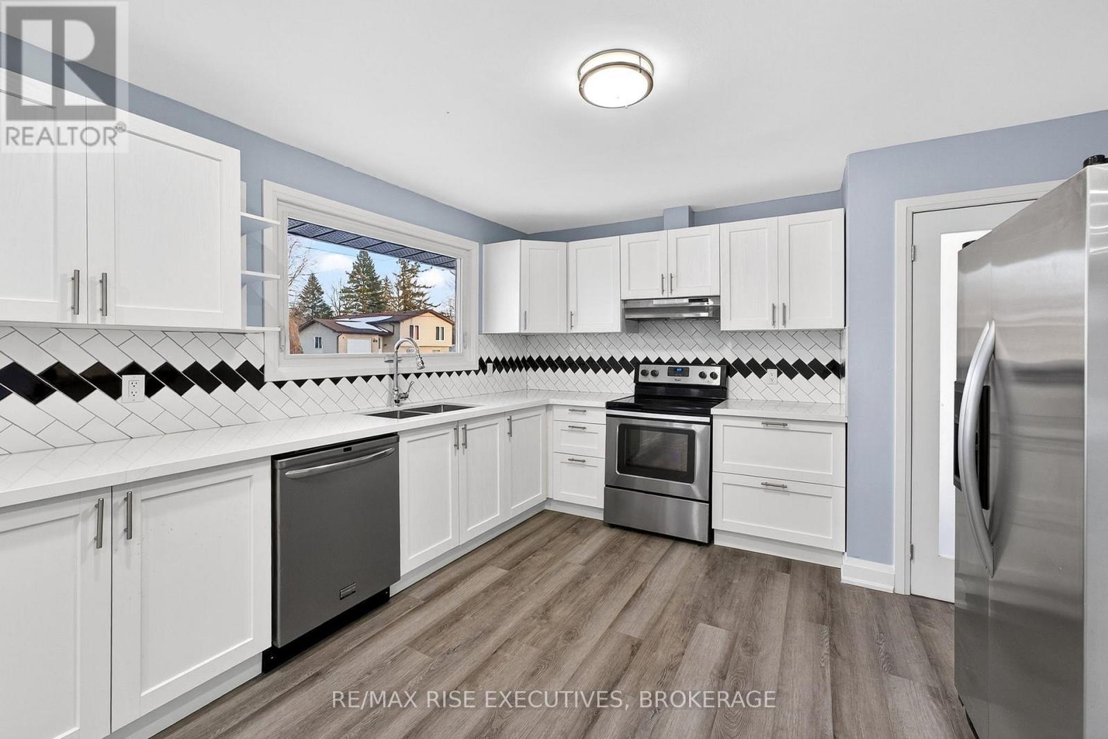 191 Brant Street, Deseronto (Deseronto (Town)), ON - Indoor Photo Showing Kitchen With Double Sink