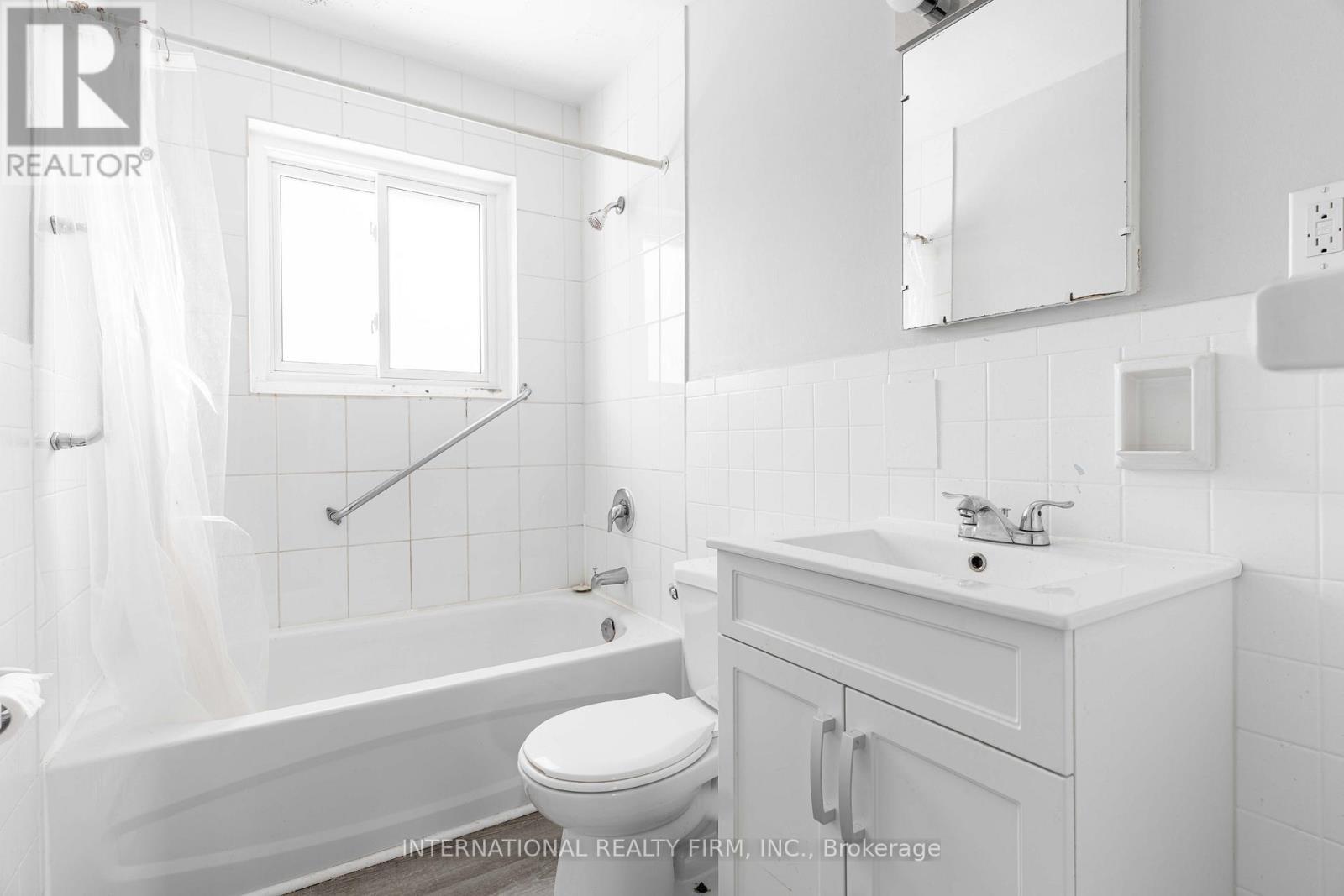 75 King Edward Avenue, London South, ON - Indoor Photo Showing Bathroom