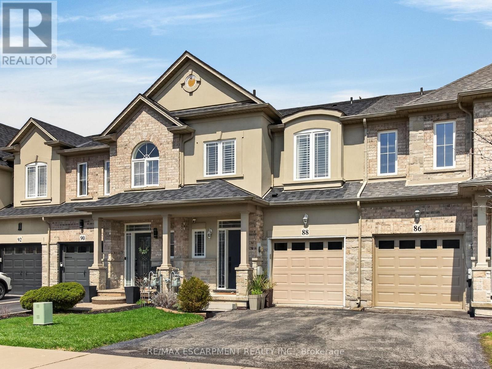 88 Highgate Drive, Hamilton, ON - Outdoor With Facade