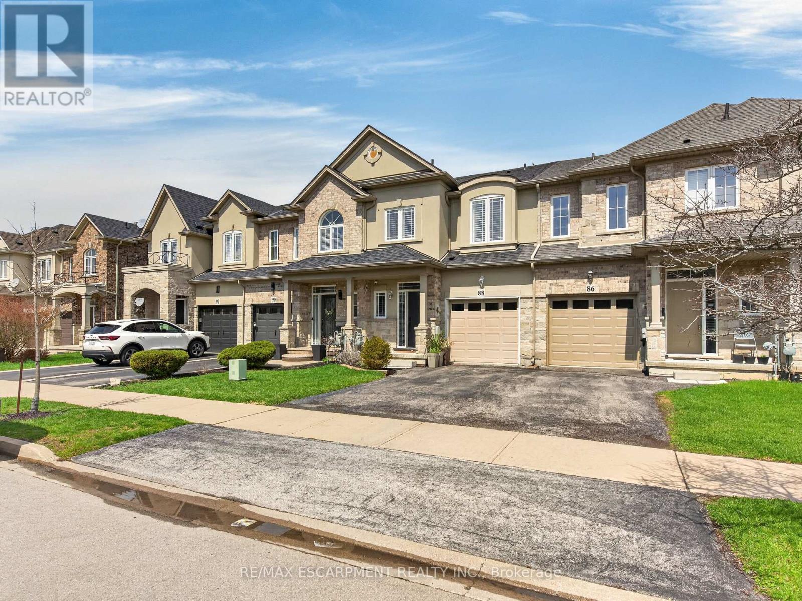 88 Highgate Drive, Hamilton, ON - Outdoor With Facade