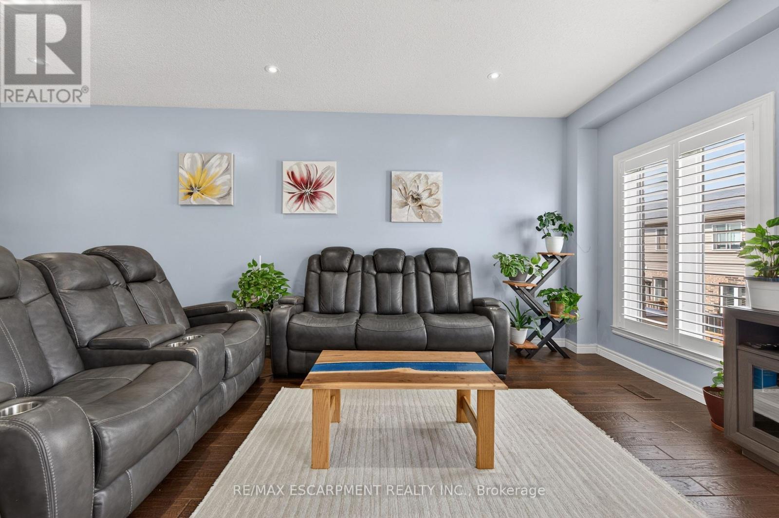 88 Highgate Drive, Hamilton, ON - Indoor Photo Showing Living Room