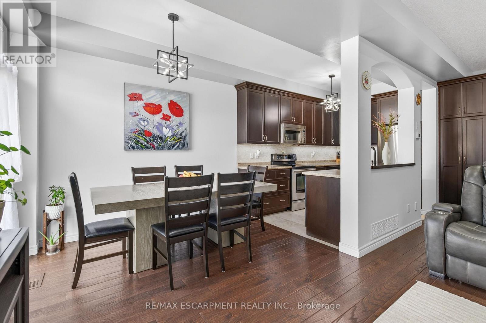 88 Highgate Drive, Hamilton, ON - Indoor Photo Showing Dining Room
