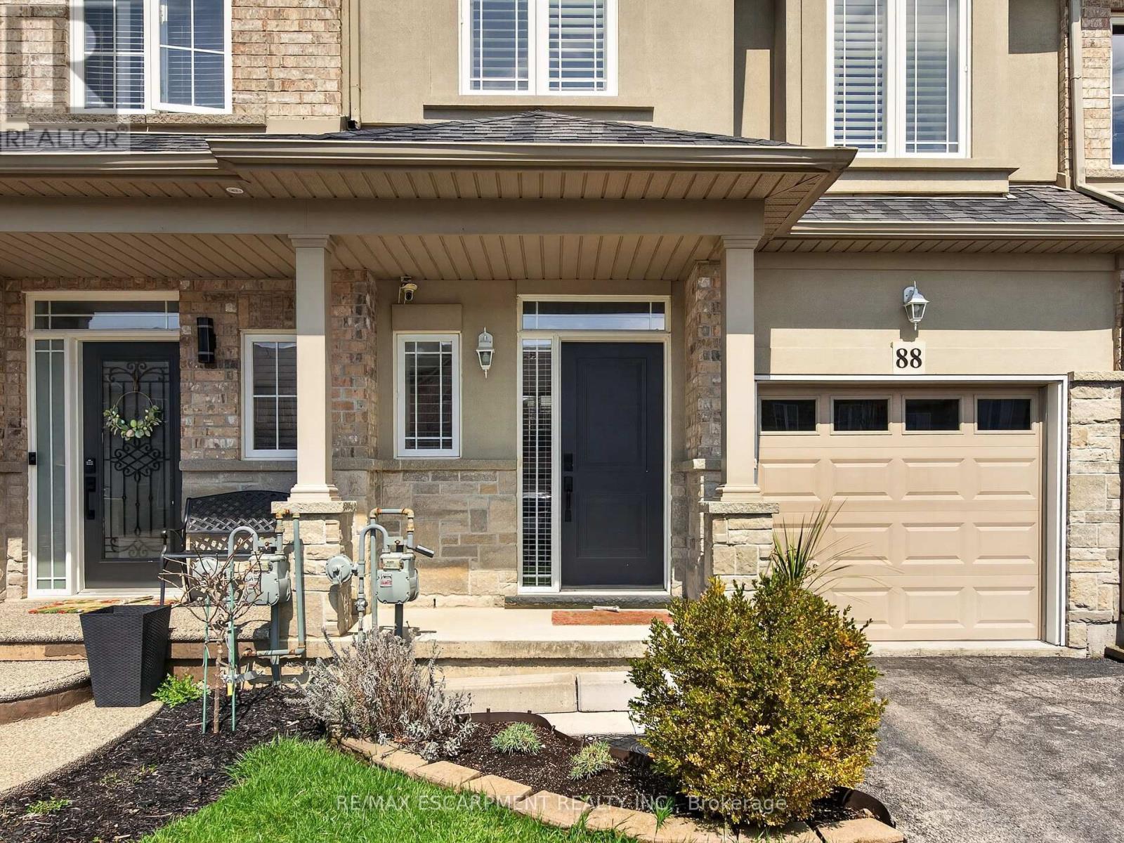 88 Highgate Drive, Hamilton, ON - Outdoor With Facade