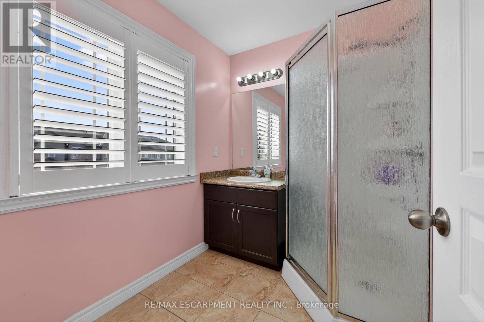 88 Highgate Drive, Hamilton, ON - Indoor Photo Showing Bathroom