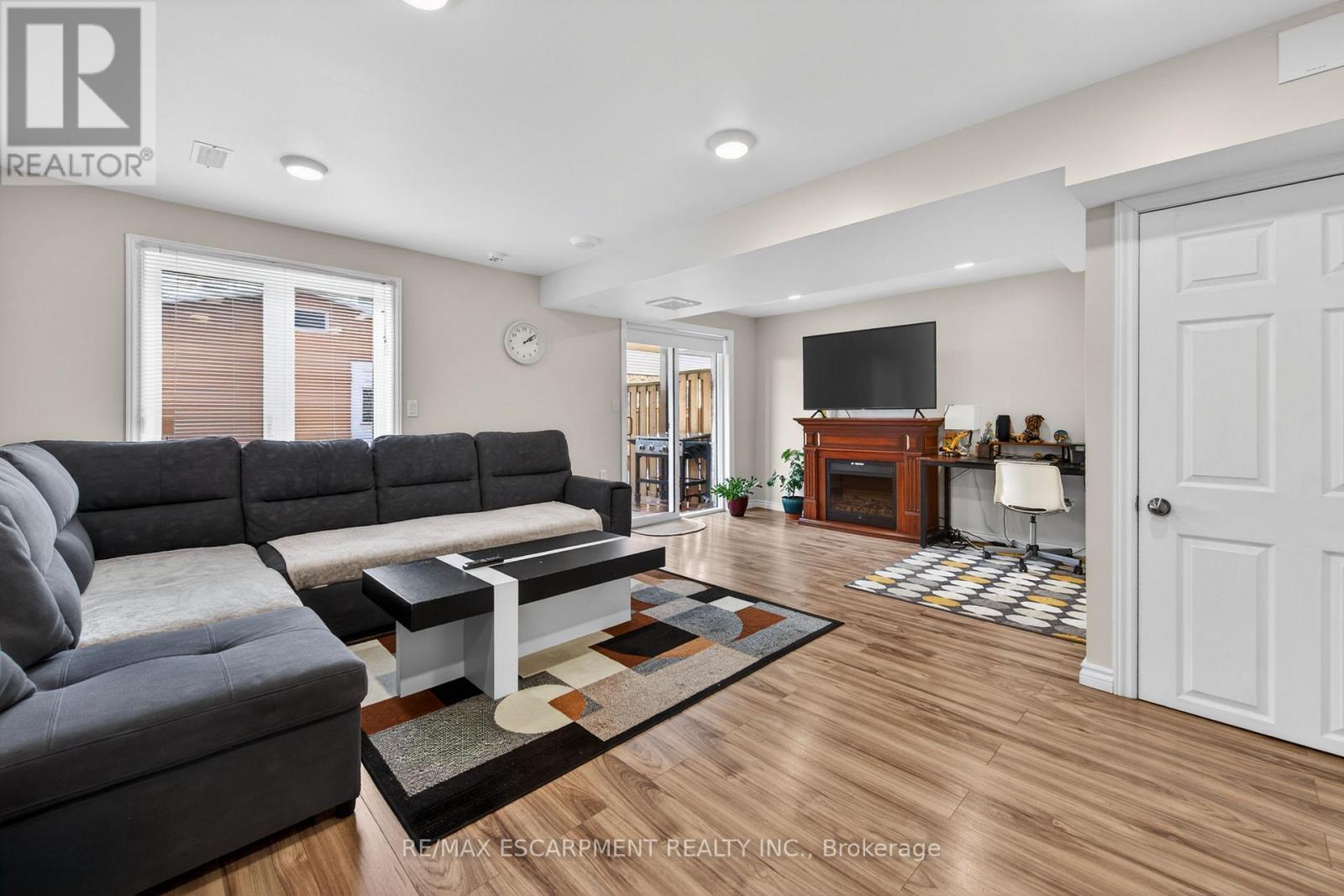 88 Highgate Drive, Hamilton, ON - Indoor Photo Showing Living Room