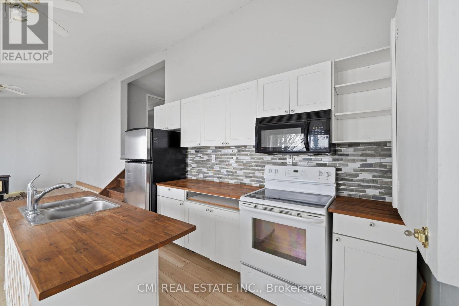 100 Alsops Beach Road, Brock, ON - Indoor Photo Showing Kitchen With Double Sink