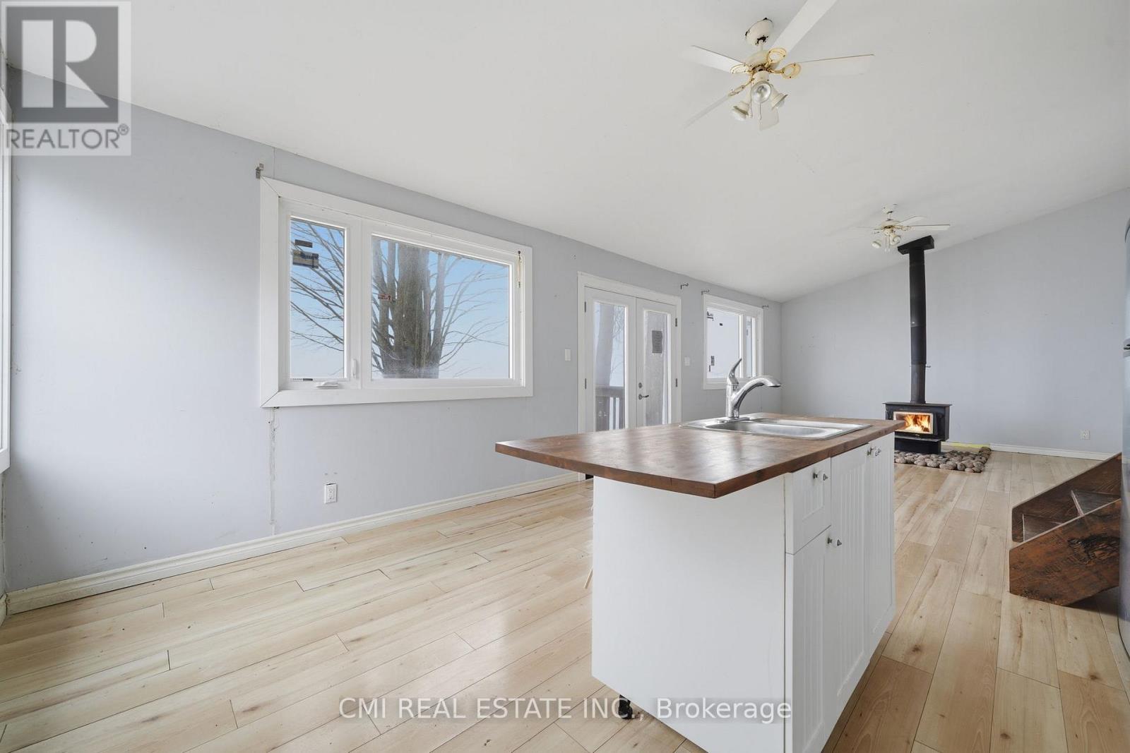 100 Alsops Beach Road, Brock, ON - Indoor Photo Showing Kitchen