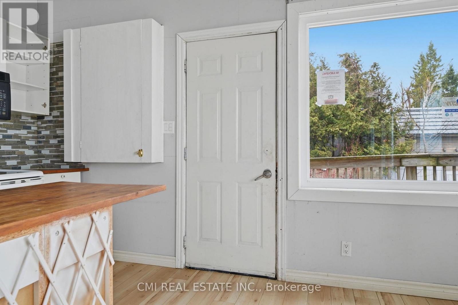 100 Alsops Beach Road, Brock, ON - Indoor Photo Showing Other Room
