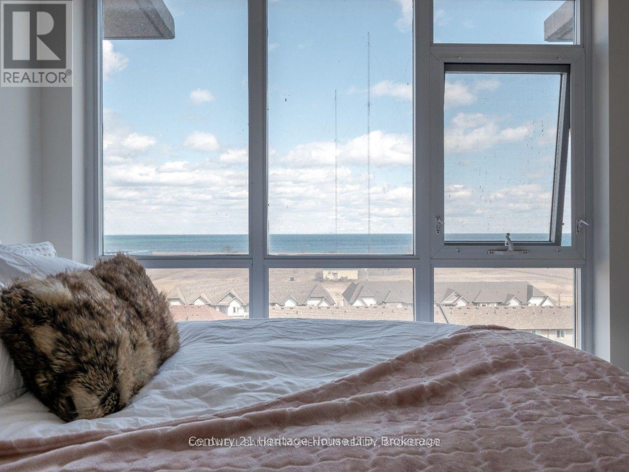 608 - 560 North Service Road, Grimsby (Grimsby Beach), ON - Indoor Photo Showing Bedroom
