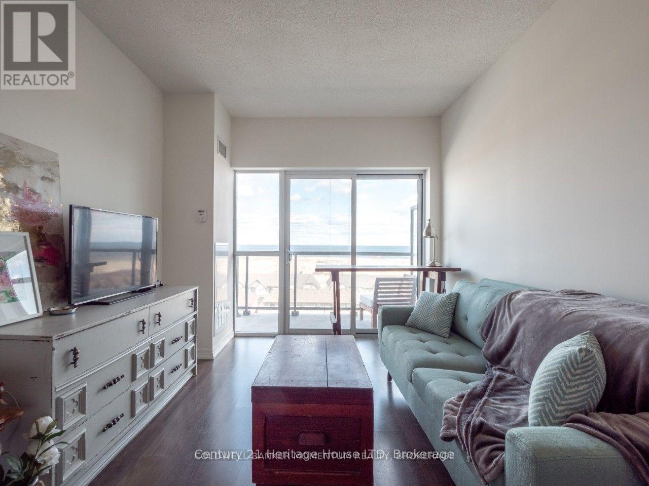 608 - 560 North Service Road, Grimsby (Grimsby Beach), ON - Indoor Photo Showing Living Room