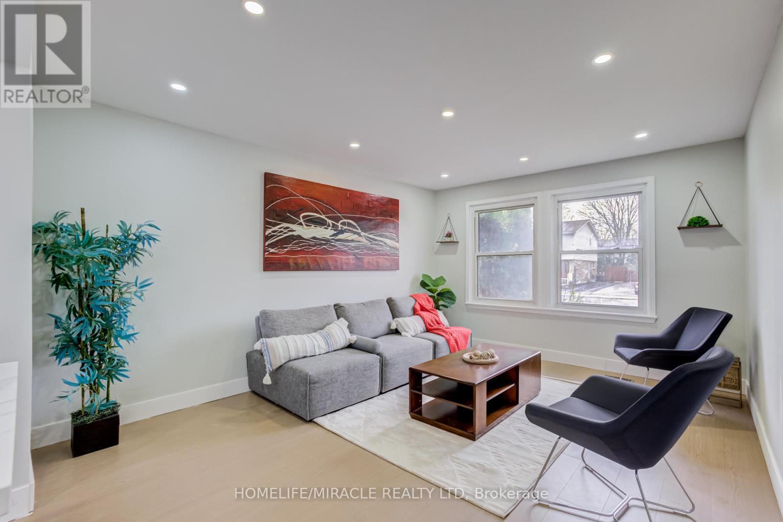 122 Ormond Drive, Oshawa, ON - Indoor Photo Showing Other Room