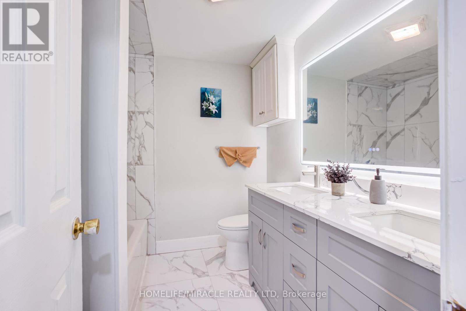 122 Ormond Drive, Oshawa, ON - Indoor Photo Showing Bathroom