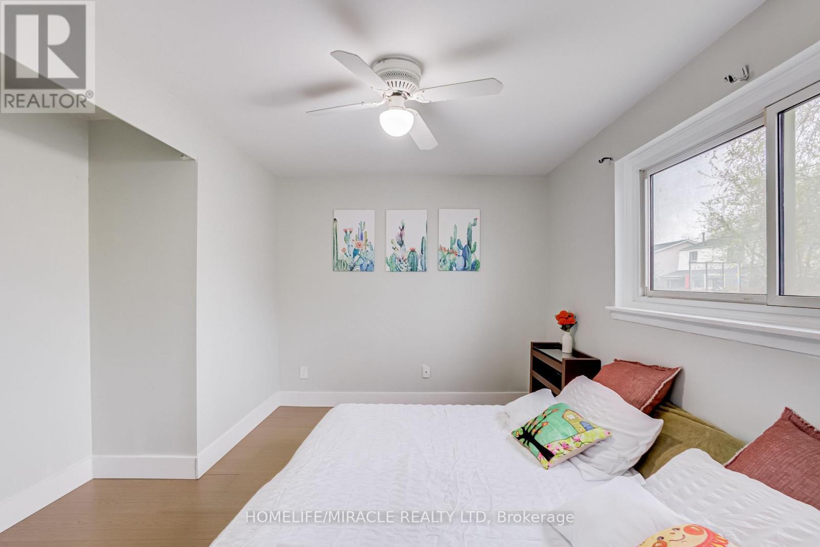 122 Ormond Drive, Oshawa, ON - Indoor Photo Showing Bedroom