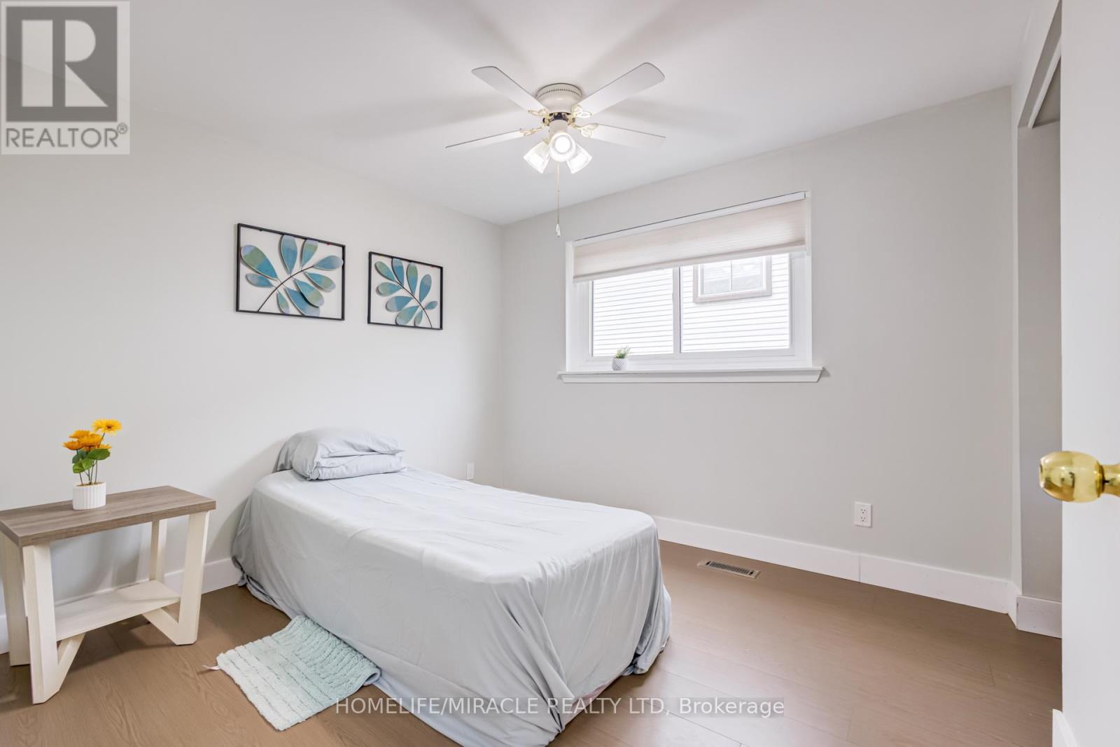 122 Ormond Drive, Oshawa, ON - Indoor Photo Showing Bedroom