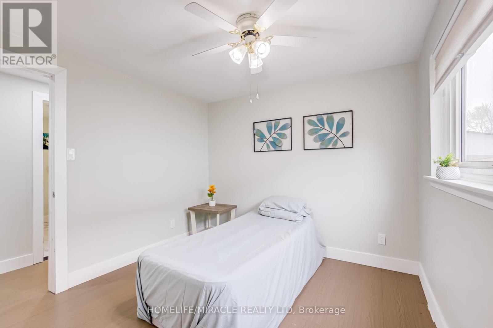 122 Ormond Drive, Oshawa, ON - Indoor Photo Showing Bedroom
