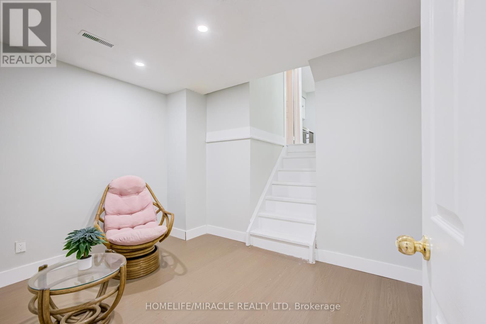 122 Ormond Drive, Oshawa, ON - Indoor Photo Showing Other Room