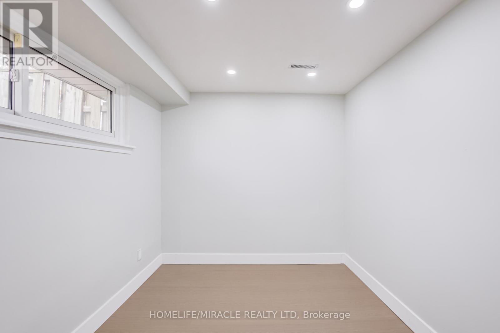 122 Ormond Drive, Oshawa, ON - Indoor Photo Showing Other Room