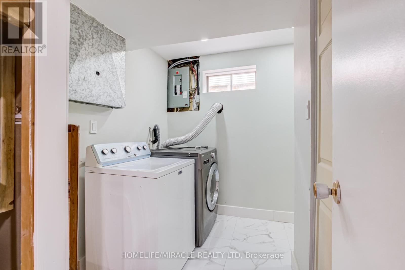 122 Ormond Drive, Oshawa, ON - Indoor Photo Showing Laundry Room