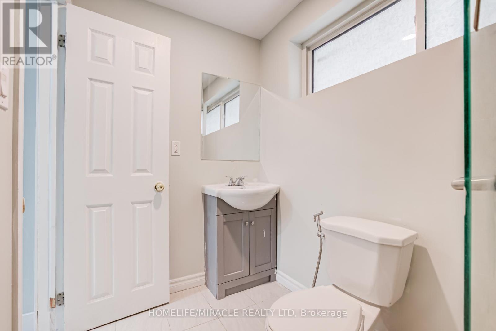 122 Ormond Drive, Oshawa, ON - Indoor