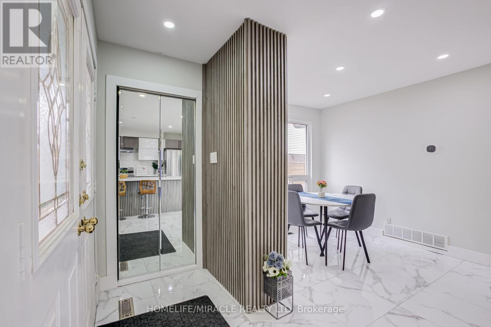 122 Ormond Drive, Oshawa, ON - Indoor Photo Showing Other Room