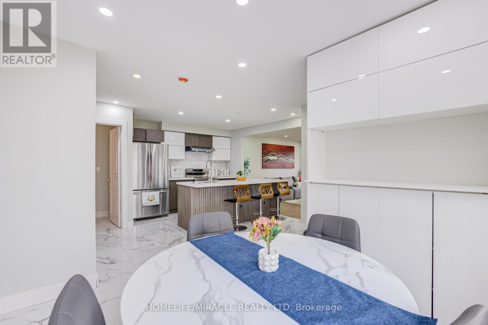 122 Ormond Drive, Oshawa, ON - Indoor Photo Showing Dining Room
