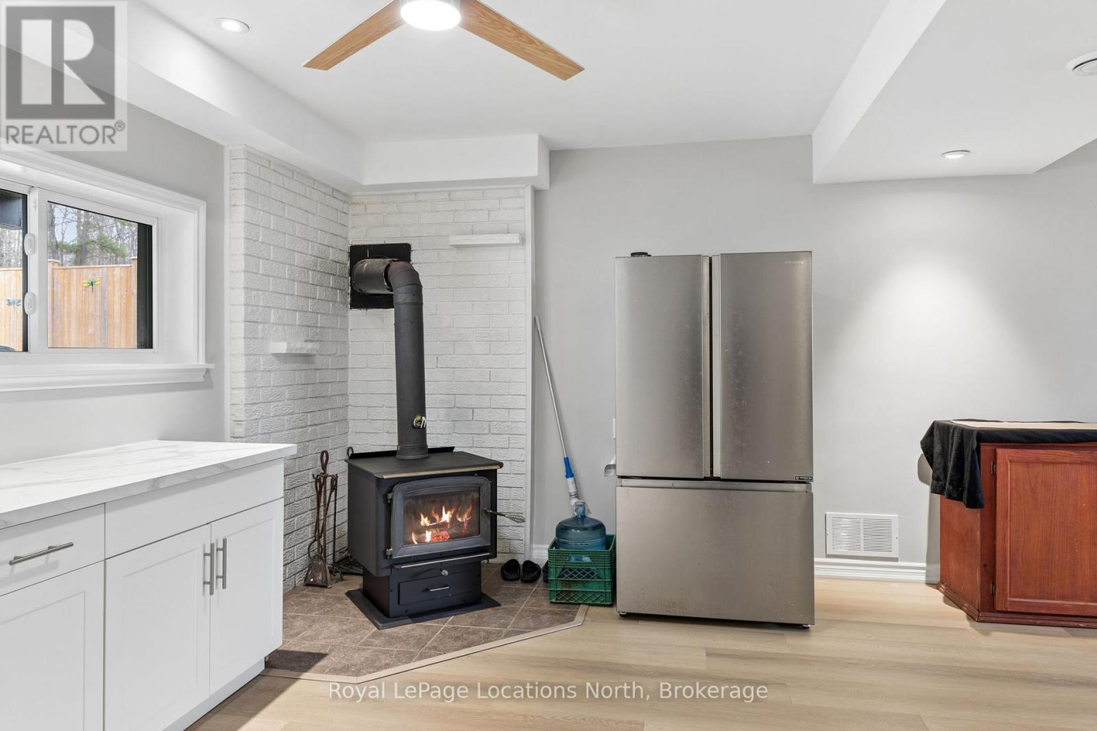 93 Ronald Avenue, Tiny, ON - Indoor Photo Showing Other Room