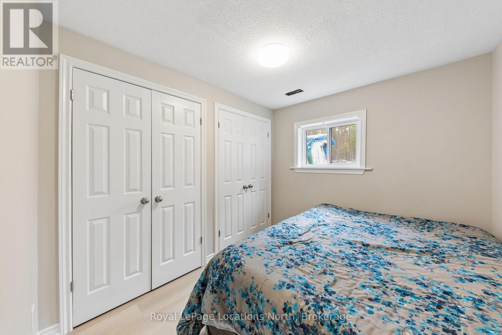 93 Ronald Avenue, Tiny, ON - Indoor Photo Showing Bedroom