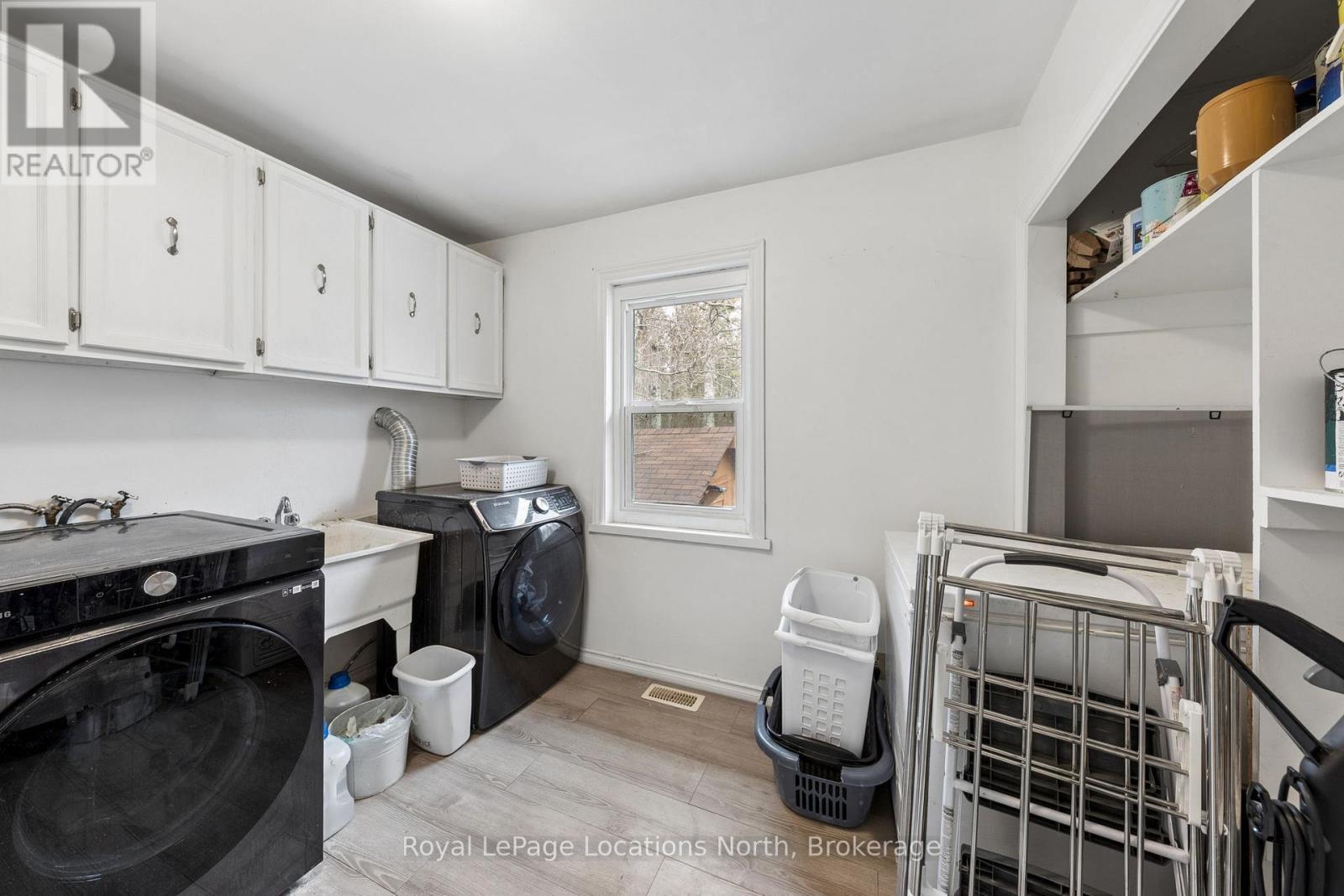 93 Ronald Avenue, Tiny, ON - Indoor Photo Showing Laundry Room