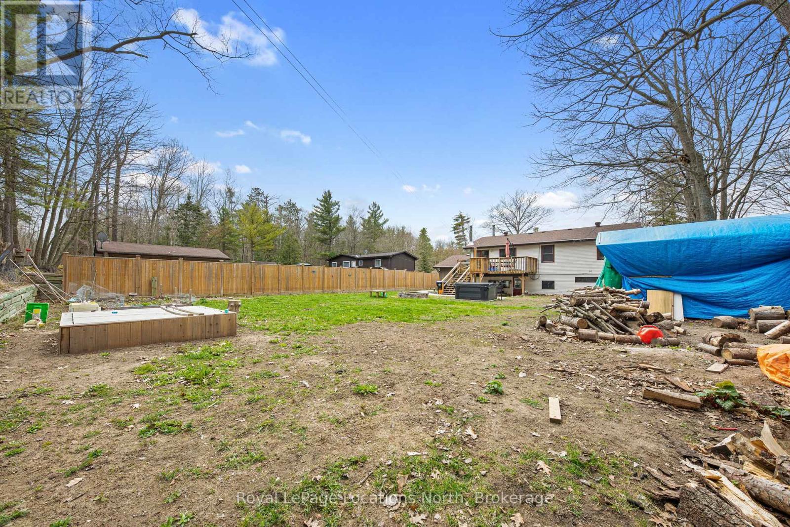 93 Ronald Avenue, Tiny, ON - Outdoor With Backyard