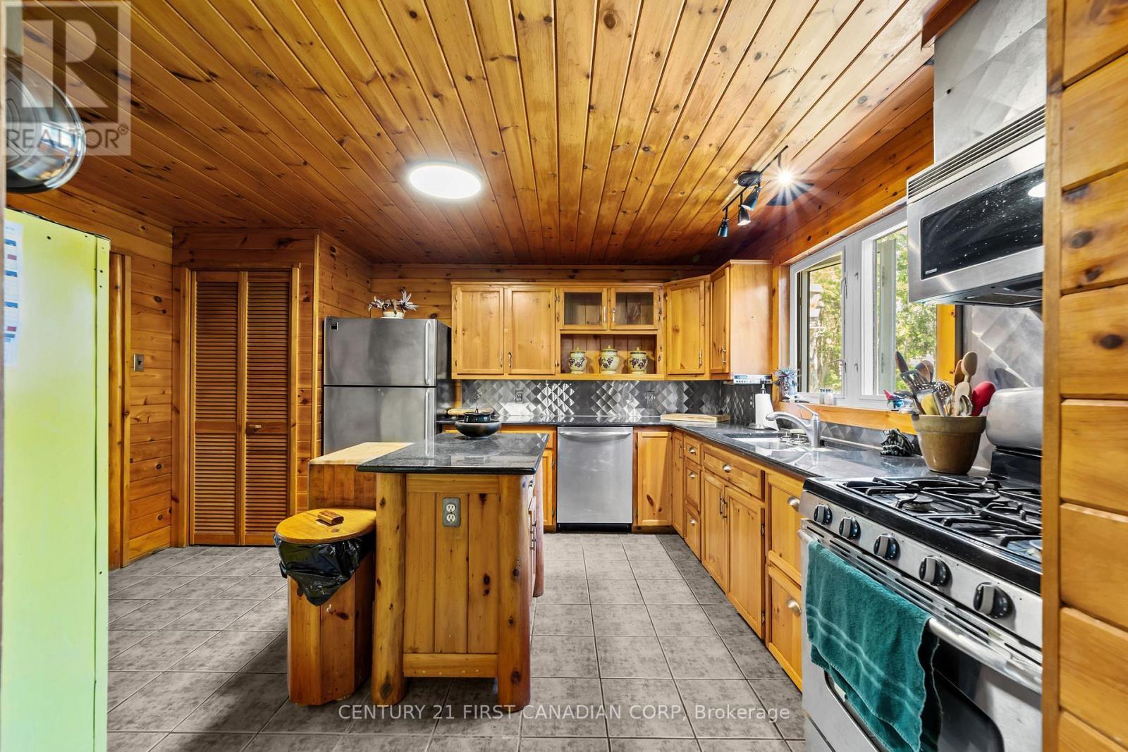 35 Park Avenue, St. Thomas, ON - Indoor Photo Showing Kitchen