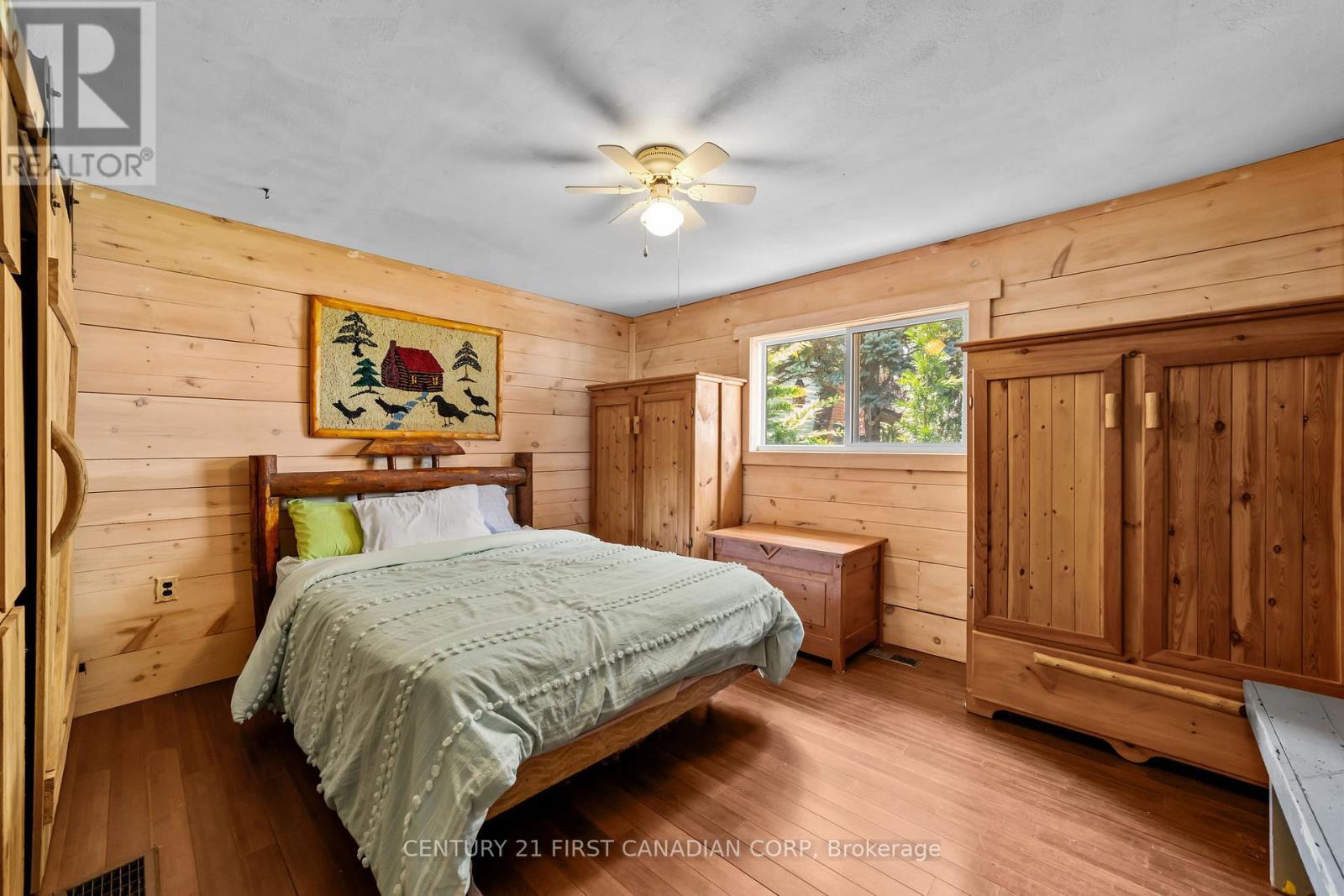 35 Park Avenue, St. Thomas, ON - Indoor Photo Showing Bedroom