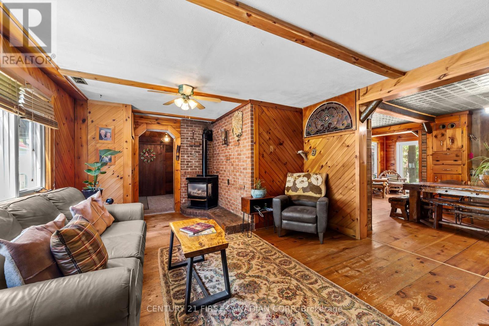 35 Park Avenue, St. Thomas, ON - Indoor With Fireplace