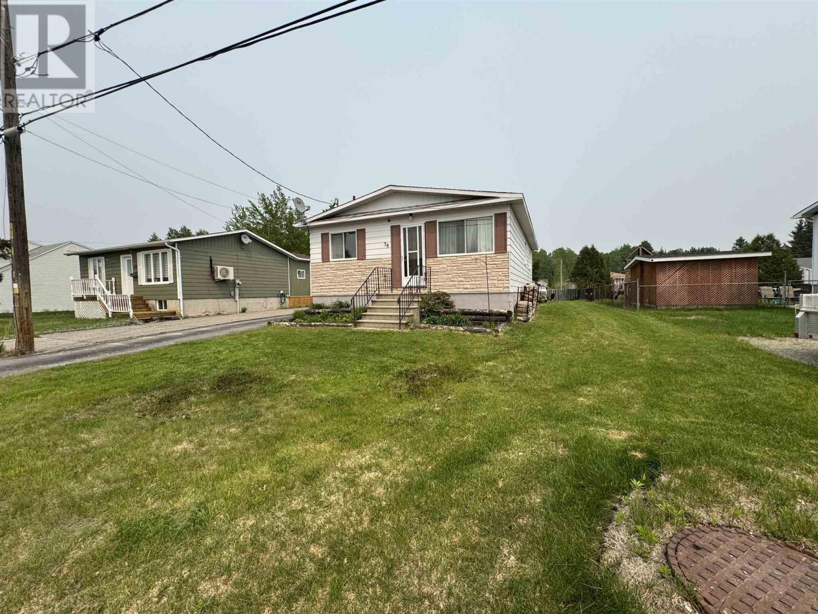 38 Richard St, Chapleau, ON - Outdoor