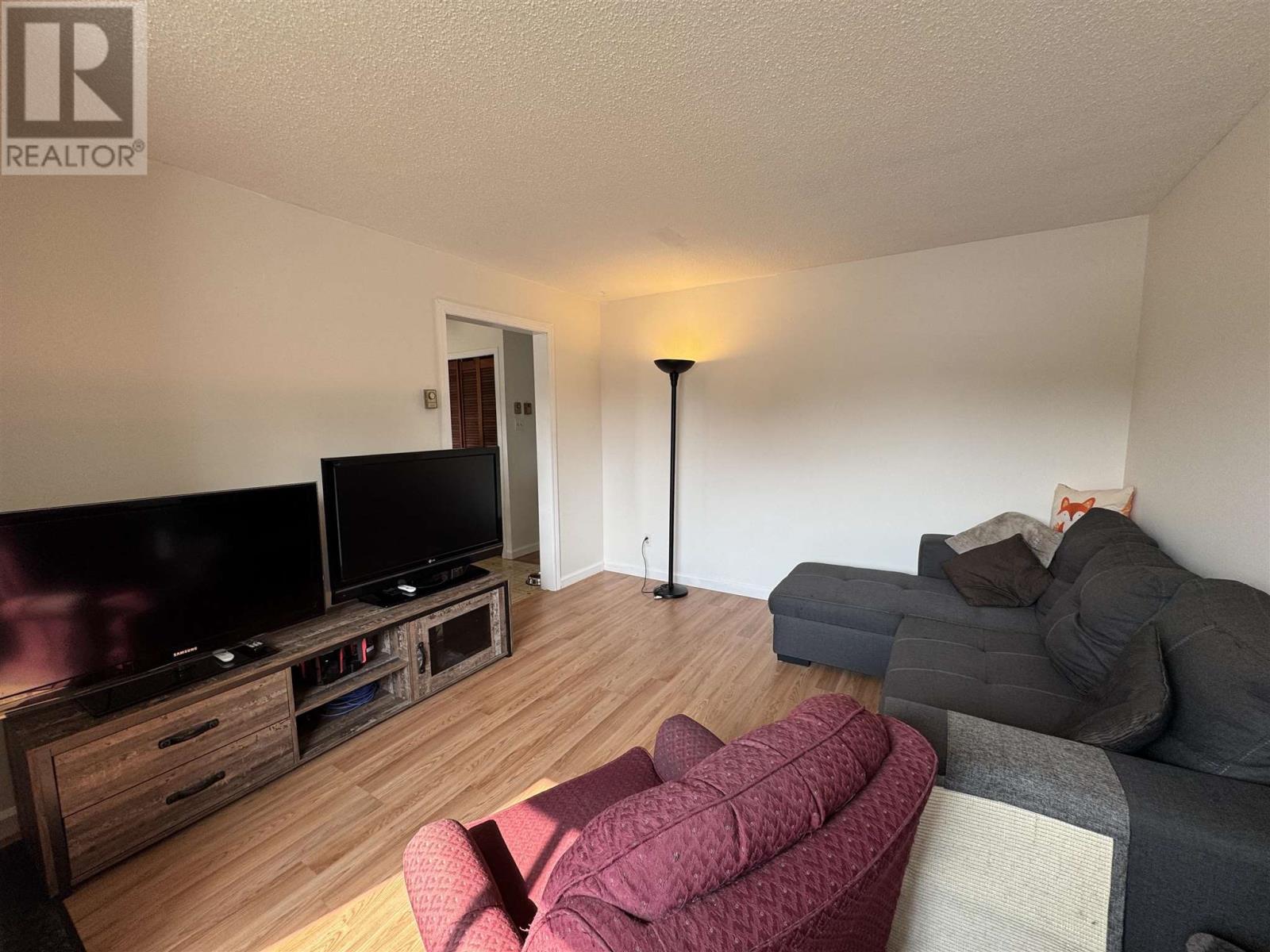 38 Richard St, Chapleau, ON - Indoor Photo Showing Living Room