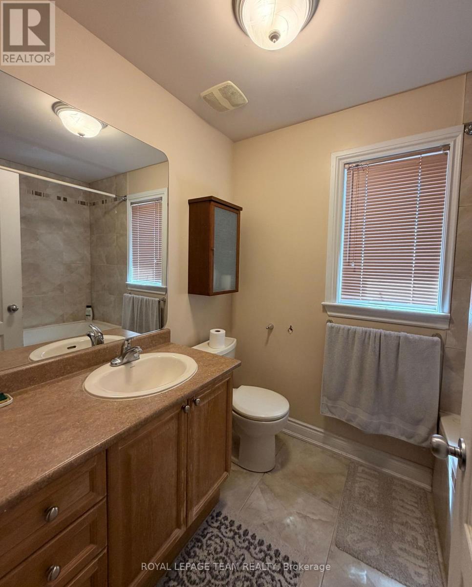 4PC Primary Ensuite - 1221 Anoka Street, Ottawa, ON - Indoor Photo Showing Bathroom