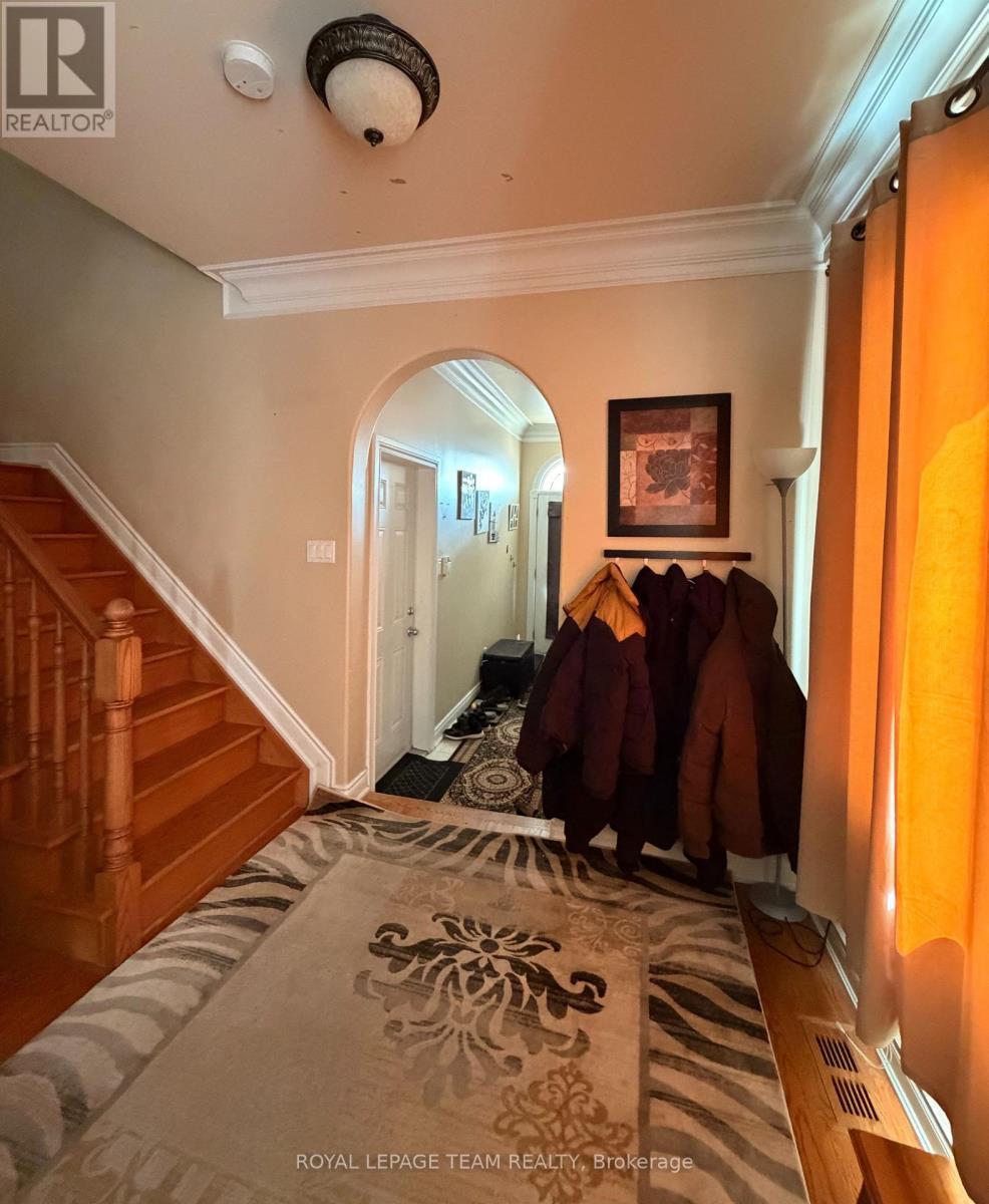 Spacious Foyer - 1221 Anoka Street, Ottawa, ON - Indoor Photo Showing Other Room
