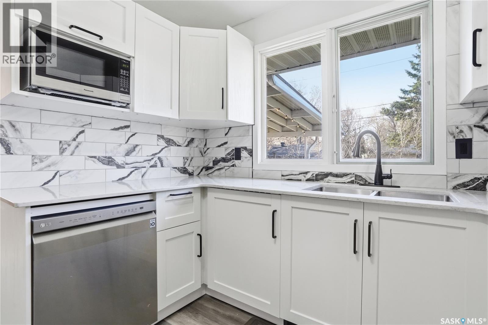245 Orchard Crescent, Regina, SK - Indoor Photo Showing Kitchen With Double Sink