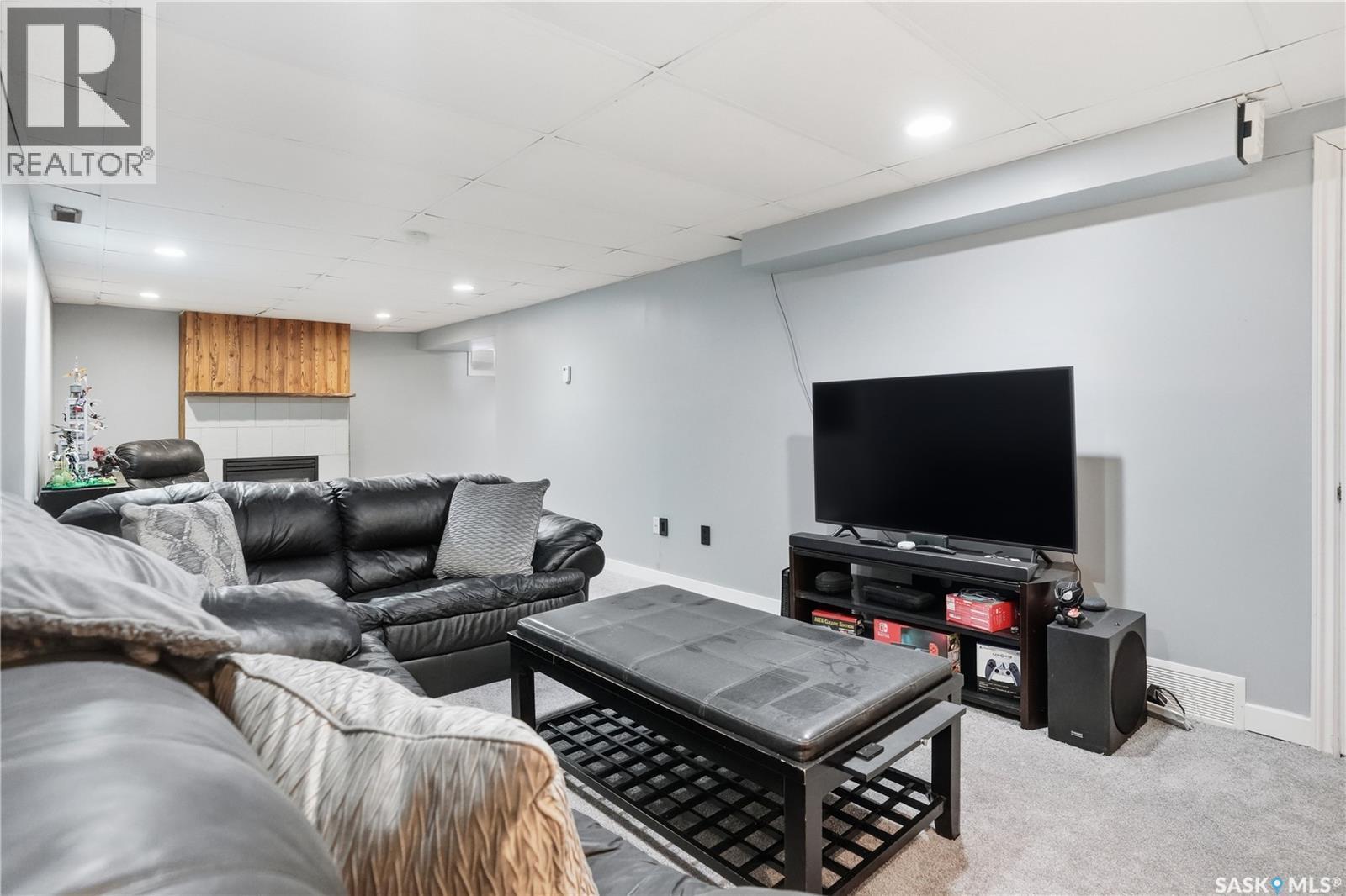 245 Orchard Crescent, Regina, SK - Indoor
