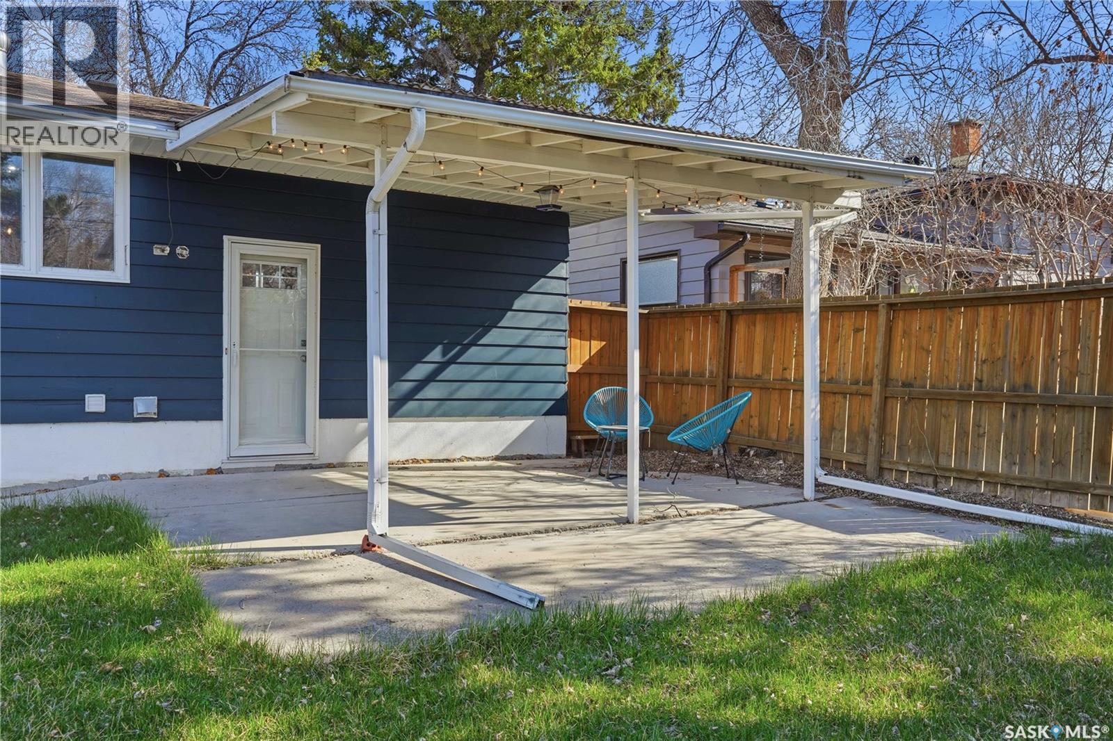 245 Orchard Crescent, Regina, SK - Outdoor