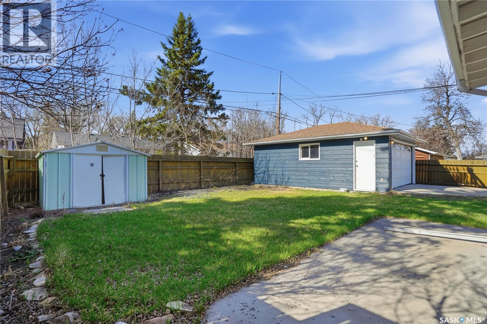 245 Orchard Crescent, Regina, SK - Outdoor