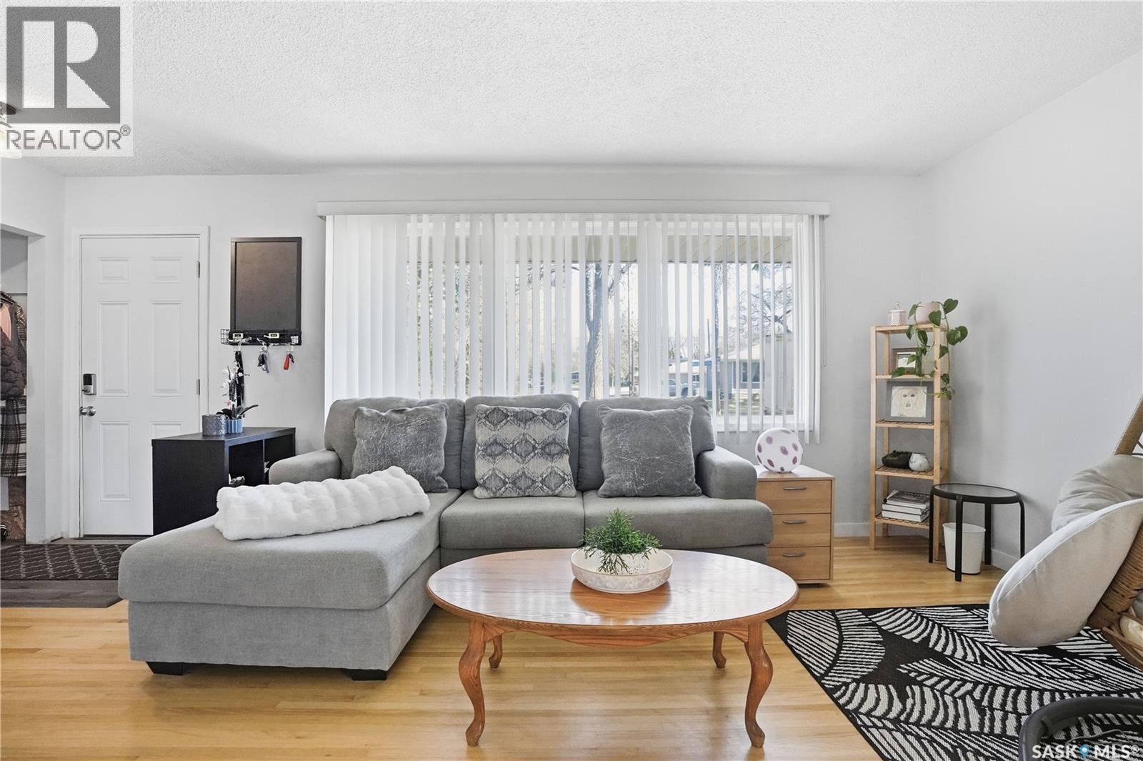 245 Orchard Crescent, Regina, SK - Indoor Photo Showing Living Room