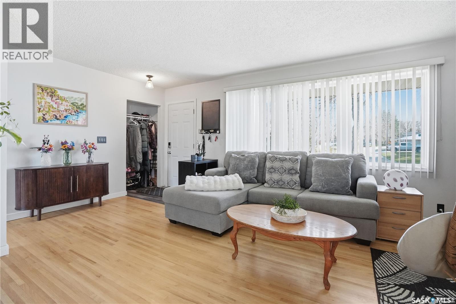 245 Orchard Crescent, Regina, SK - Indoor Photo Showing Living Room