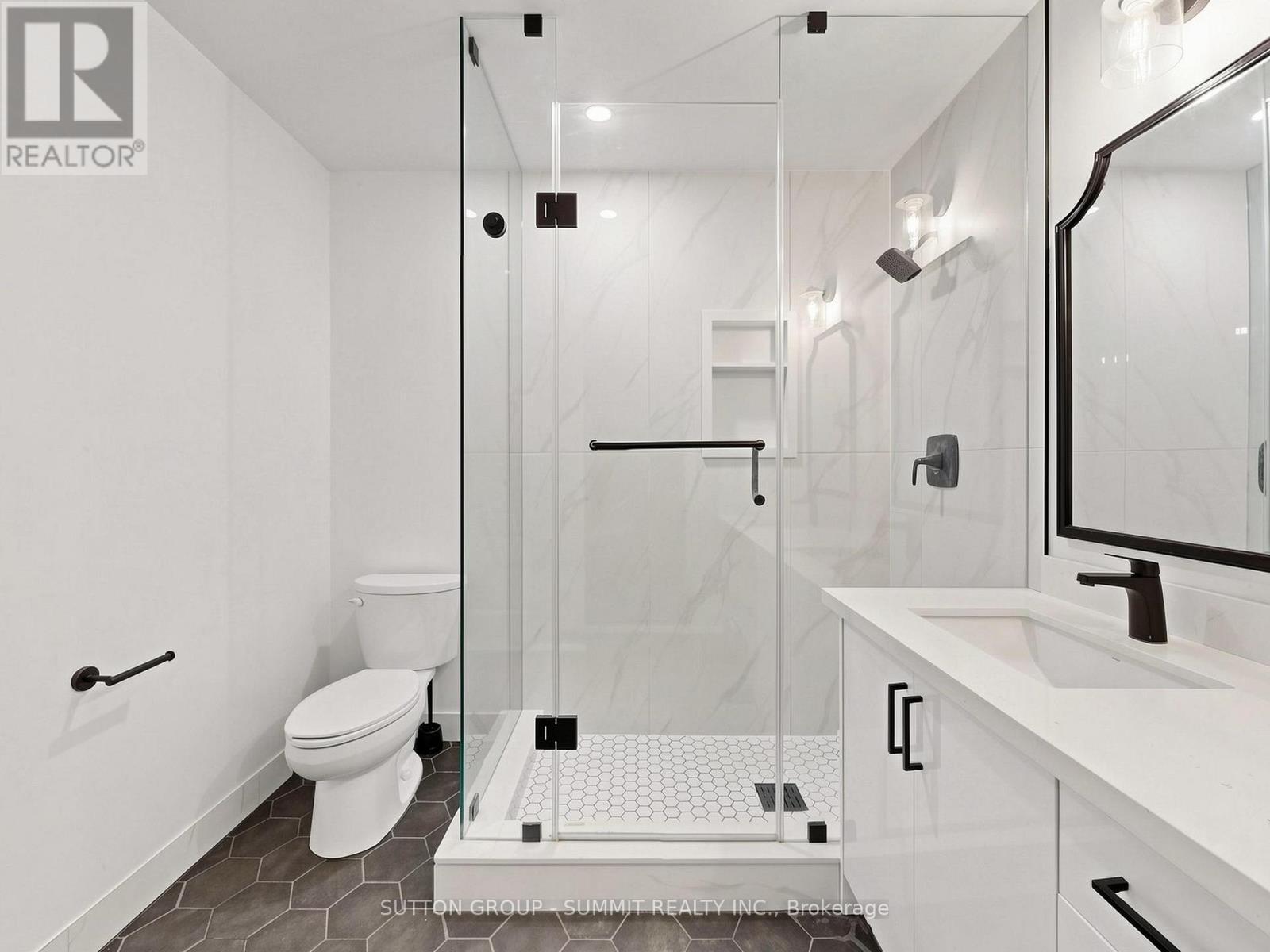 735 Maxman Street, Mississauga, ON - Indoor Photo Showing Bathroom