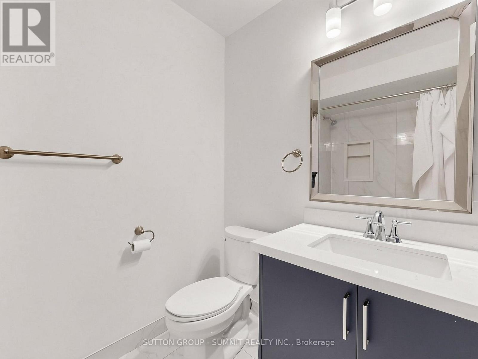 735 Maxman Street, Mississauga, ON - Indoor Photo Showing Bathroom