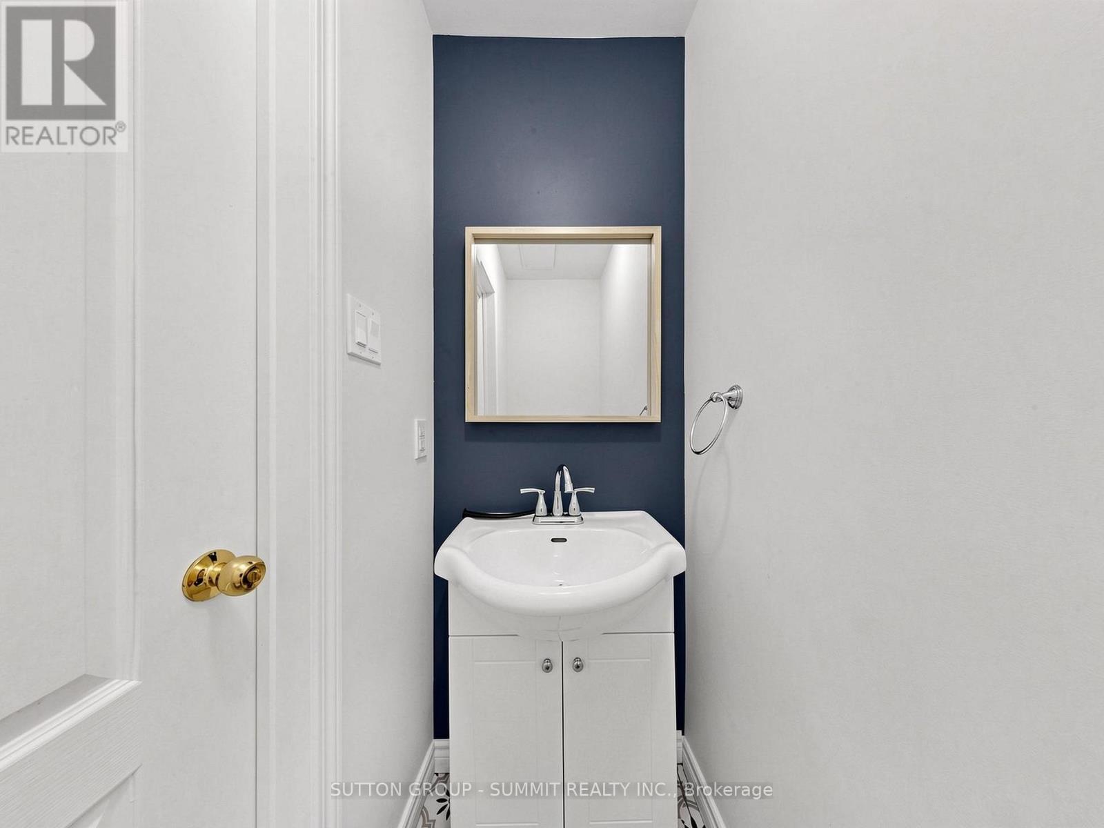 735 Maxman Street, Mississauga, ON - Indoor Photo Showing Bathroom