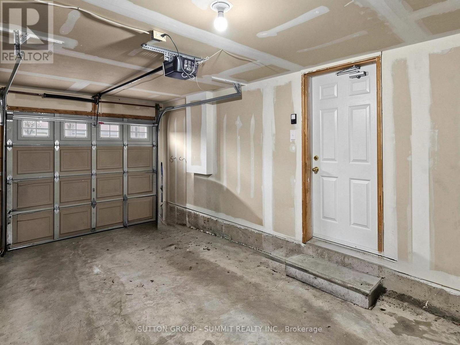 735 Maxman Street, Mississauga, ON - Indoor Photo Showing Garage
