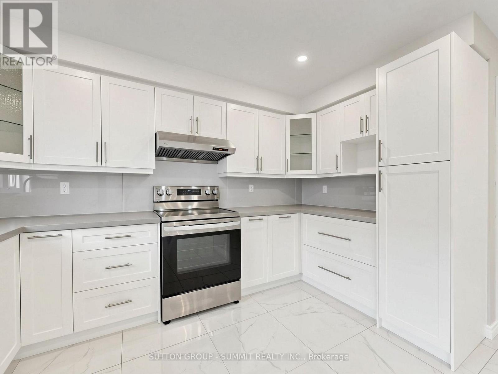 735 Maxman Street, Mississauga, ON - Indoor Photo Showing Kitchen