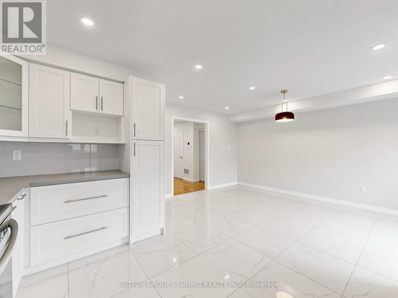 735 Maxman Street, Mississauga, ON - Indoor Photo Showing Kitchen