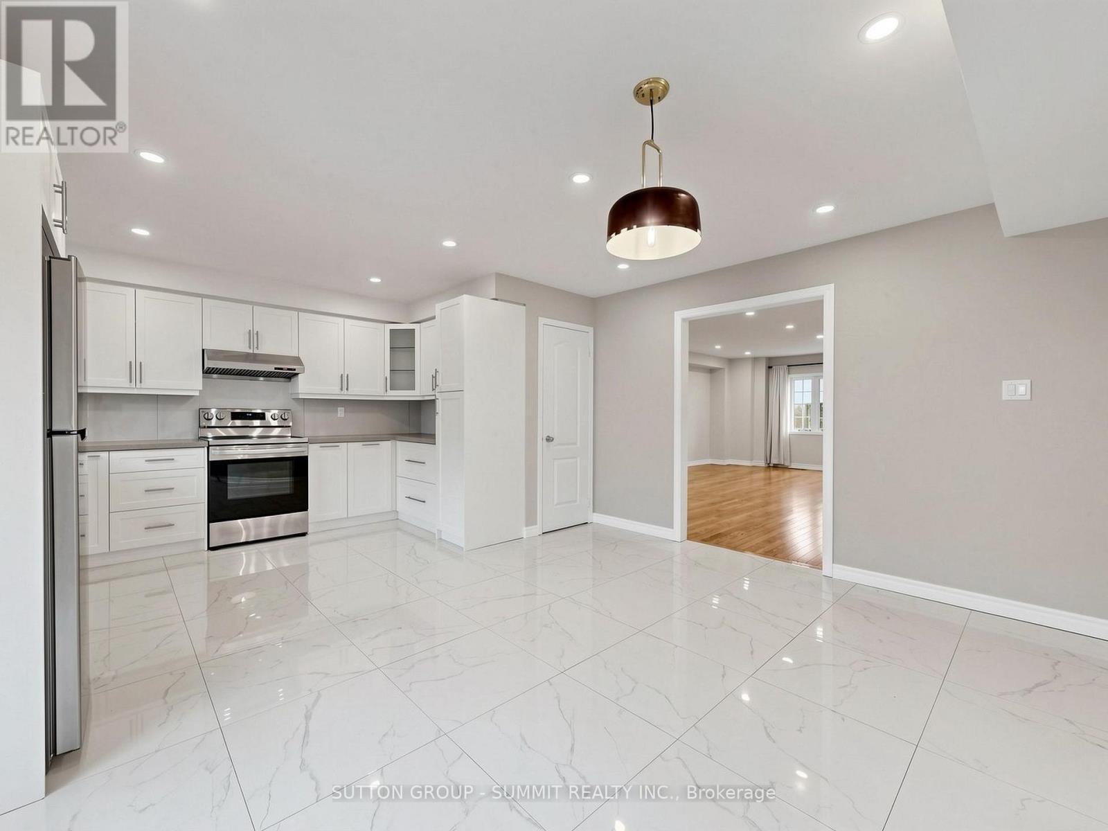 735 Maxman Street, Mississauga, ON - Indoor Photo Showing Kitchen