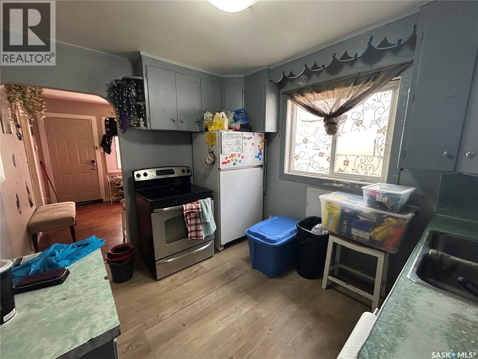 1112 N Avenue S, Saskatoon, SK - Indoor Photo Showing Kitchen